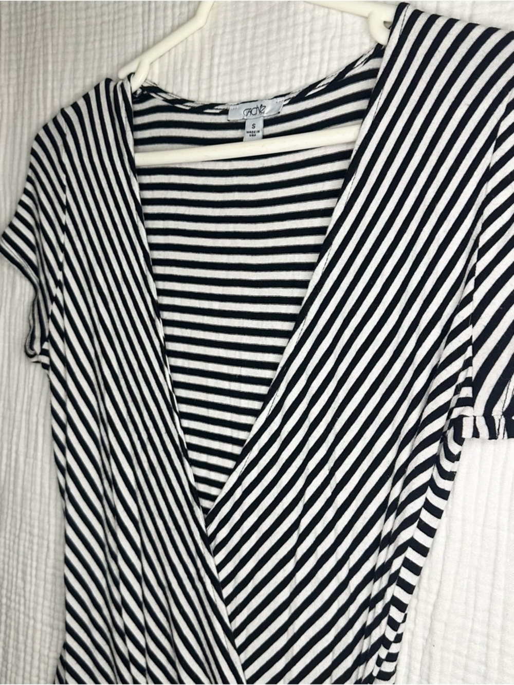 Cache Striped Slinky Flattering Cleavage Top-S-Stretch-90’s Vibe-Chain Buckle - Picture 2 of 11